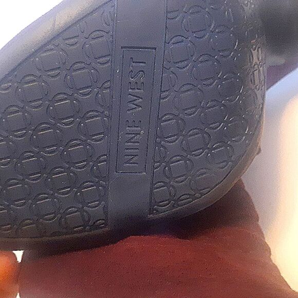 Purple Nine West size 6.5 suede shoes/booties with 4” heel EUC - Picture 6 of 11